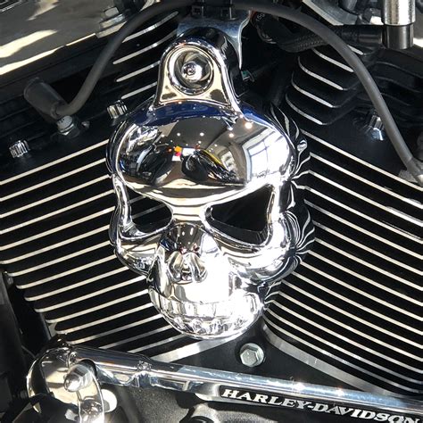 Horn Cover DESCRIPTION Manufacturer Arlen Ness MPN 70-261 Title Horn Cover Size Option 15-Spoke Color Chrome These round horn covers accept any five-hole point cover to match the them. . Harley horn cover